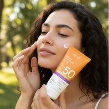 Carregar imagem no visualizador da galeria, Protetor Solar Facial Labotrat Dermo Sun Clareador Fps 50