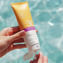 Carregar imagem no visualizador da galeria, Protetor Solar Corporal &amp; Facial Gel Creme FPS 30 Labotrat 200g
